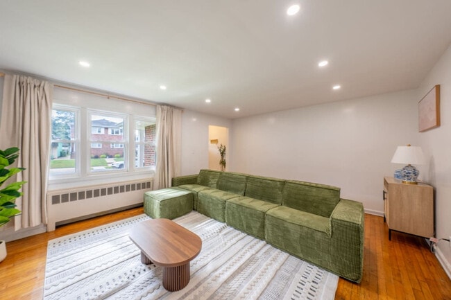 Building Photo - 810 Walnut St Unit ID1357413P