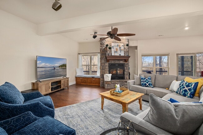 Photo - 366 Lakeside Rd Unit ID1221805P