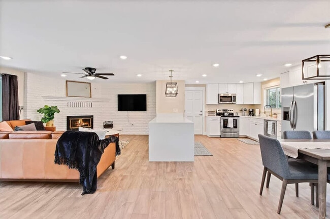 Photo - 1215 E Cerramar Ct Unit ID1250654P