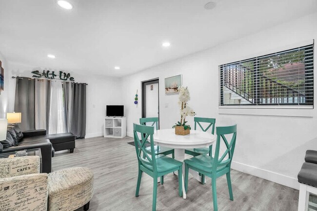 Photo - 653 SW 2nd St Unit SI ID1574014P