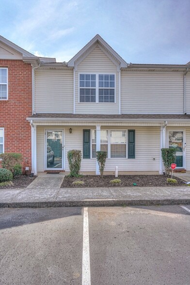 Photo - 415 Arapaho Dr