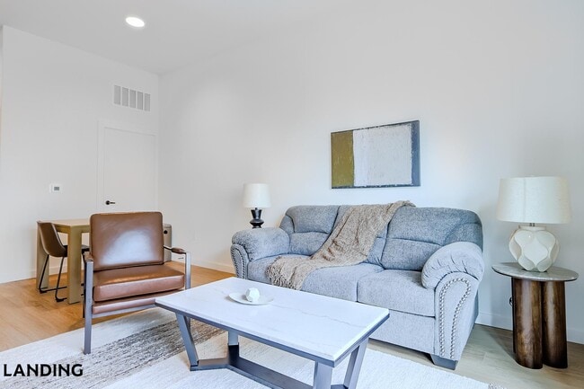 Building Photo - 2623 Keene St Unit 564