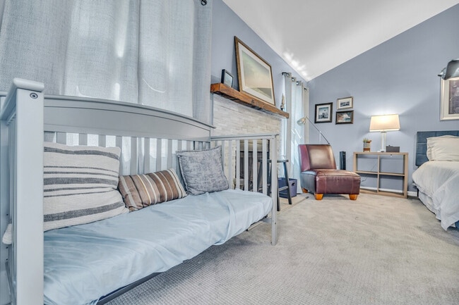 Photo - 586 St James Walk SE Unit SI ID1609582P