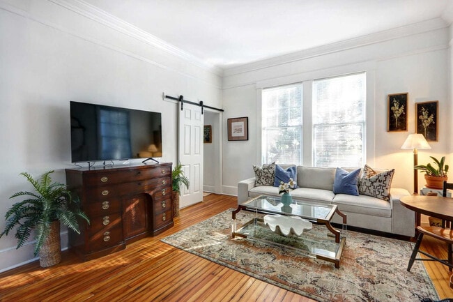 Photo - 306 E Victory Dr Unit ID1369220P