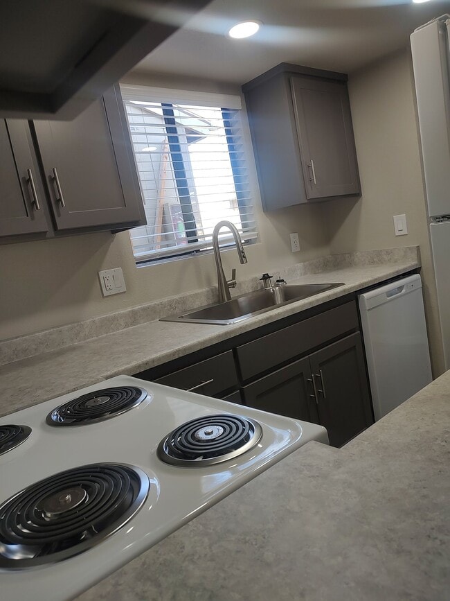 Photo - Burgundy House Apartments