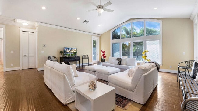 Building Photo - 445 Palm River Blvd Unit SI ID1534811P