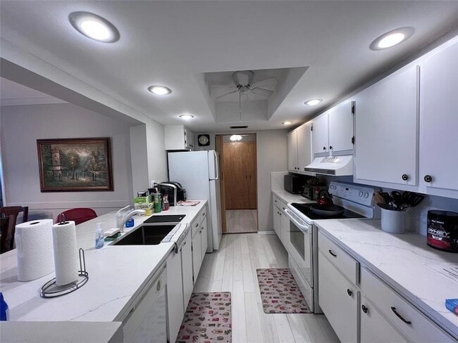 Photo - 95 N Birch Rd Unit 302