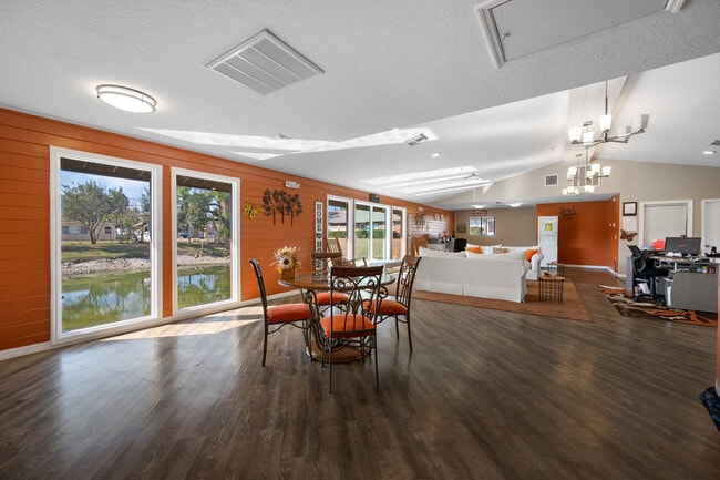 Photo - Cottage Court Apartments