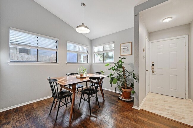 Photo - 2503 Howellwood Wy Unit B