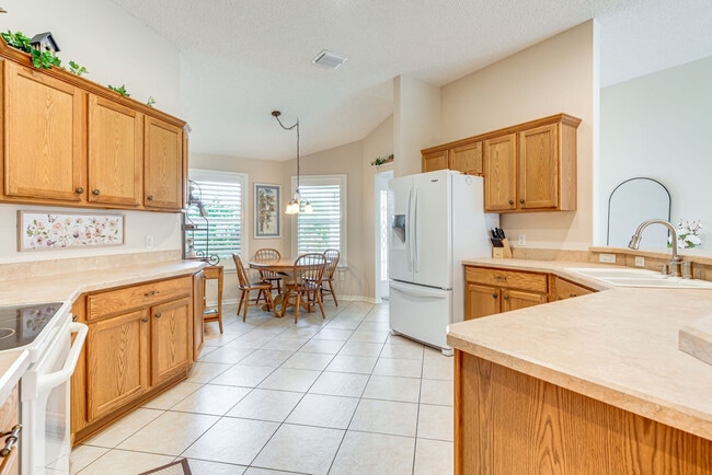 Photo - 684 Winifred Way Unit SI ID1546183P