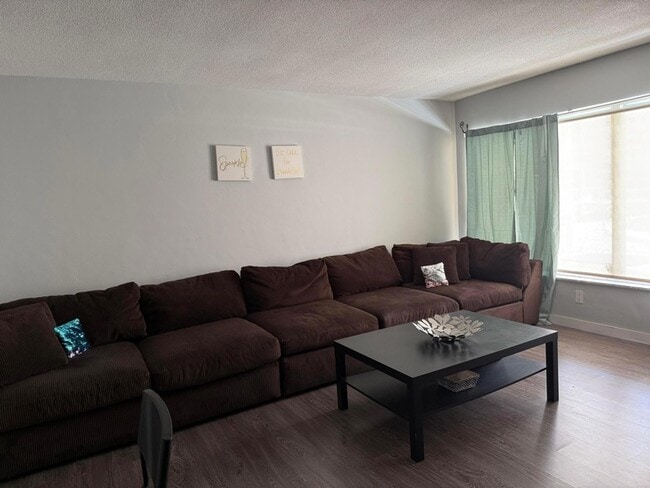 Photo - 1110 N Riverside Dr Unit 9