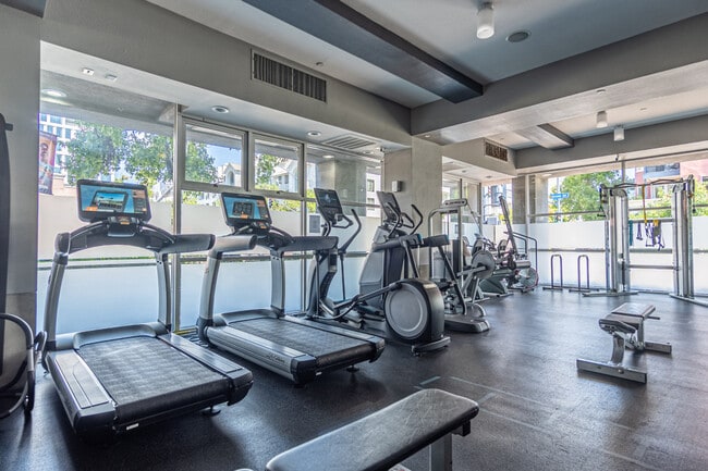 Photo - 555 Front St Unit ID1288263P