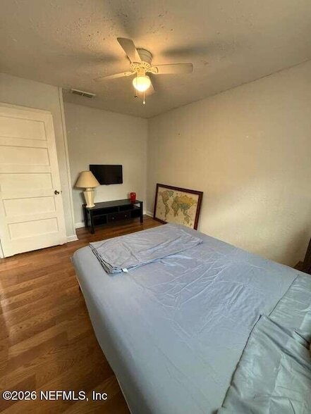 Photo - 314 Celery Ave N