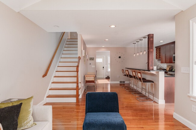 Building Photo - 99 W Circular St Unit SI ID1388803P