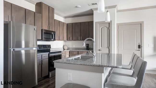 Photo - 12500 Shadowglen Trce Unit 9203