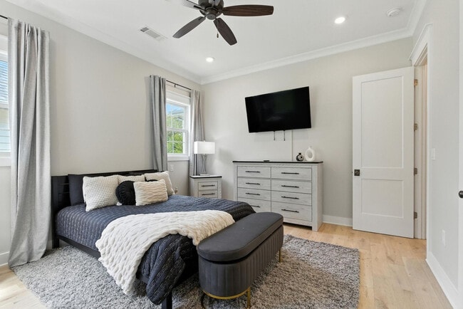 Photo - 143 Steepleview Dr Unit ID1302825P