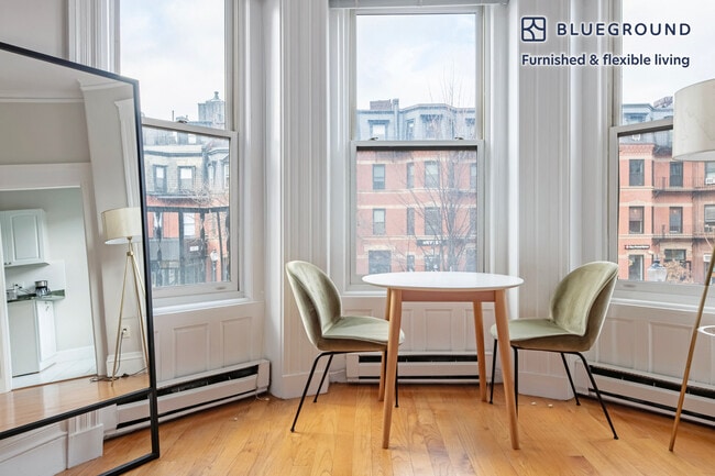 Photo - 232 Newbury St Unit FL2-ID1299