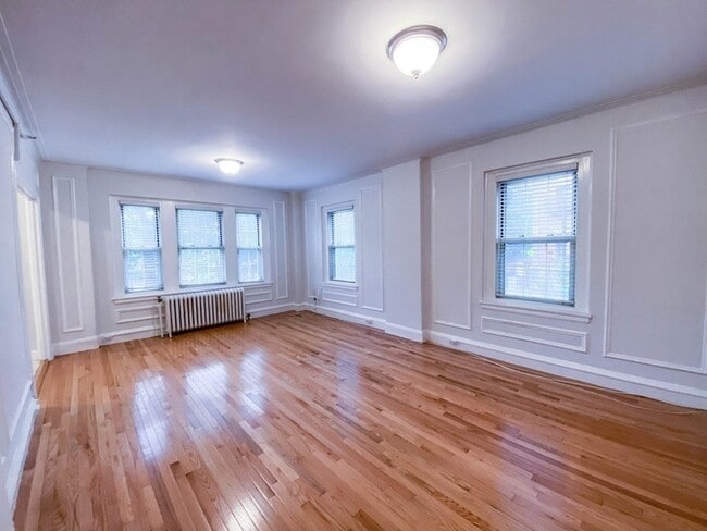 Building Photo - 1454 Beacon St Unit 142