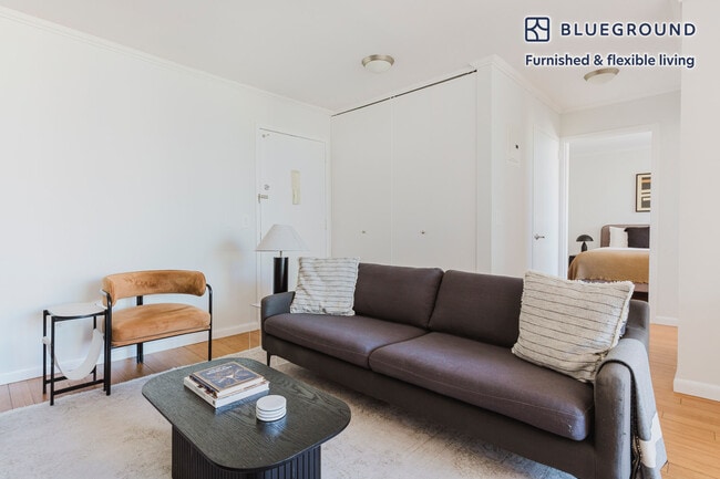 Building Photo - 235 W 48th St Unit SI FL39-ID1759