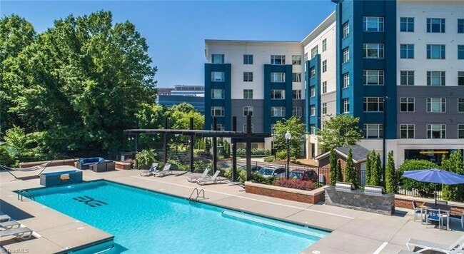 Building Photo - 111 Edgeway Dr