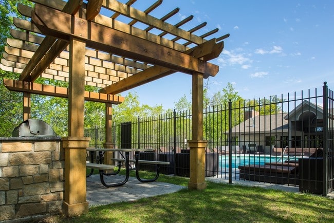 Photo - The Woodlands of Minnetonka Apartments