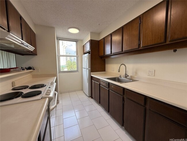 Building Photo - 2600 Pualani Way