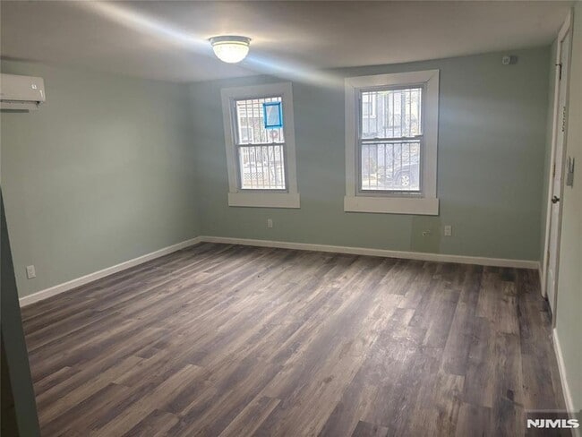 Photo - 172 N Main St Unit 5