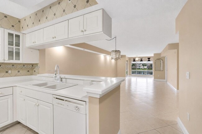 Building Photo - 12547 Imperial Isle Dr Unit 206