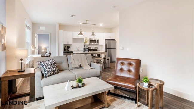 Building Photo - 5885 Lakehurst Dr Unit 2421