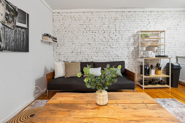 Building Photo - 341 W 30th St Unit ID1323966P