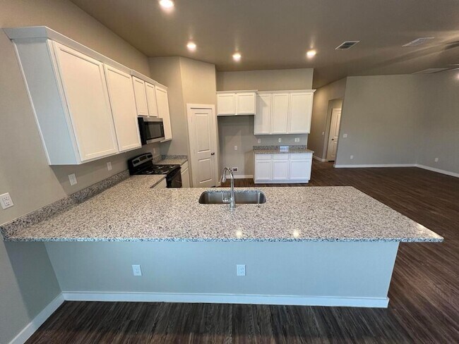 Photo - 2030 Kenwood Ave