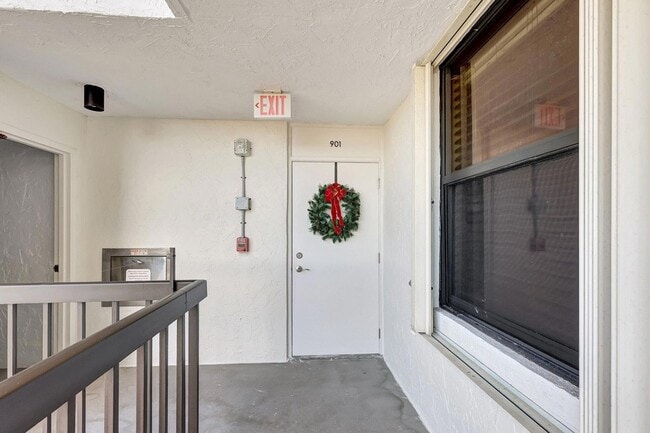 Building Photo - 10680 S Ocean Dr Unit 901