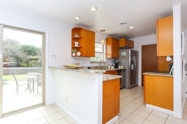 Photo - 2806 Belvoir Dr