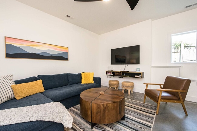Building Photo - 1243 Pine Spring Dr Unit SI ID1597180P
