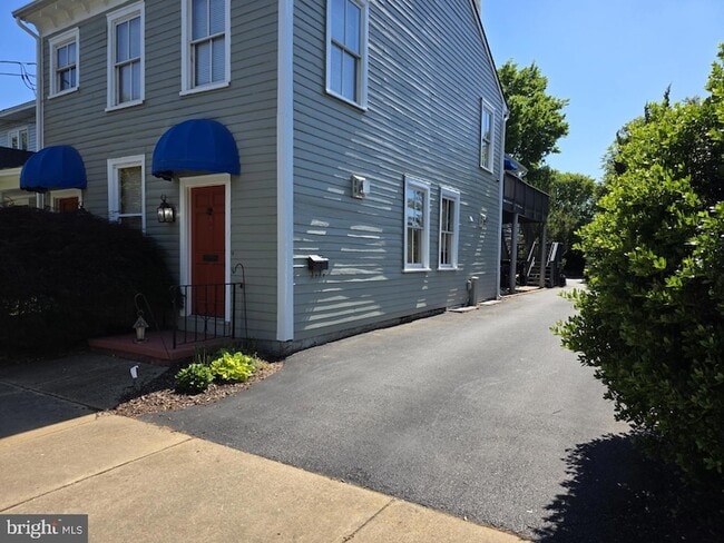 Building Photo - 1408 Caroline St Unit 3