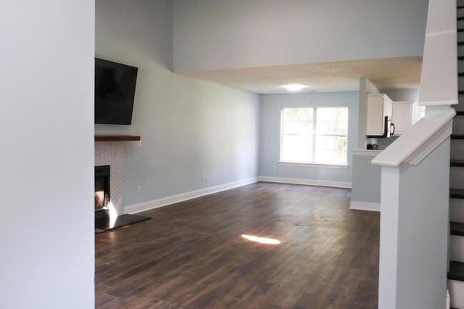 Photo - 1003 Providence Way