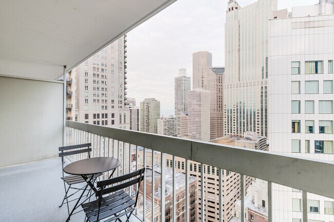 Photo - 1 E Delaware Pl Unit FL9-ID1360