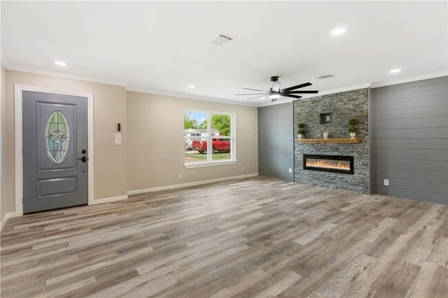 Photo - 904 Westview Cir