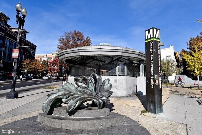 Building Photo - 625 Park Rd NW Unit 8