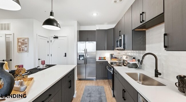 Building Photo - 1007 S Mint St Unit 915