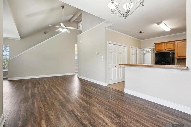 Photo - 7300 Burbank Dr