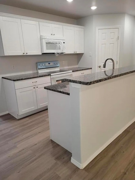 Photo - 5524 Jarvis St Unit B