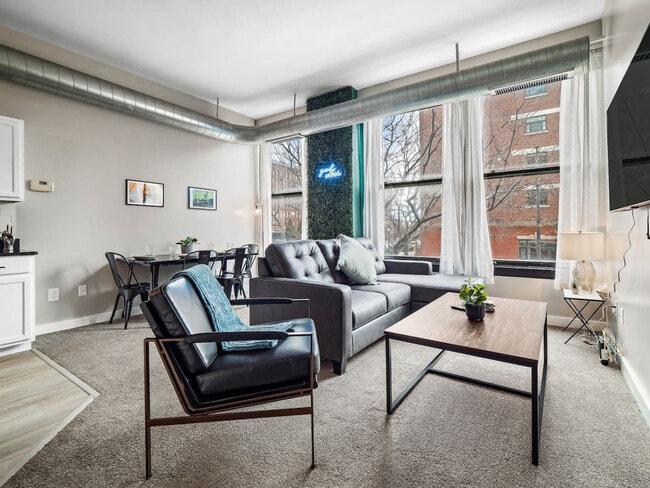 Building Photo - 1211 W 9th St Unit ID1061062P