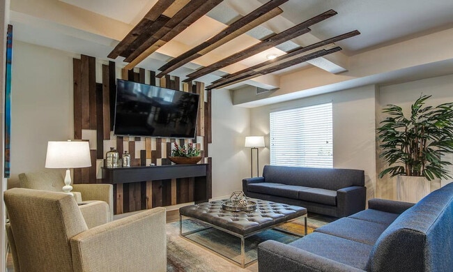 Building Photo - 2210 N Glenville Dr Unit SI ID1039335P