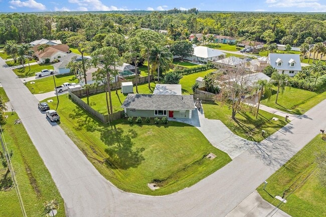 Building Photo - 5854 SE Orange Blossom Trail