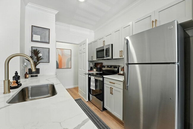 06_1001_Ross_Ave_Dallas_TX_75202_USA-Kitchen-19903434 - The Griffin