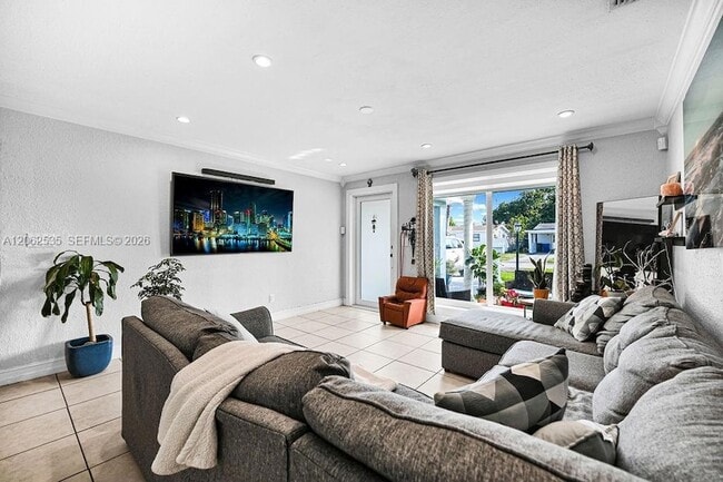 Photo - 740 N 73rd Ave