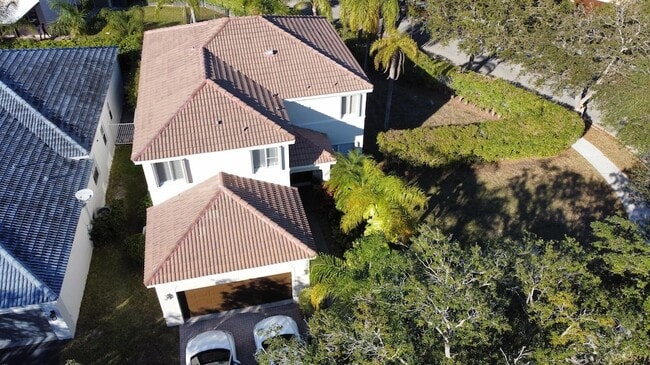 Photo - 1396 Banyan Way