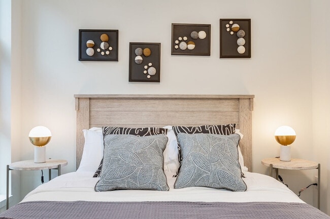 Building Photo - 1431 E Howell St Unit ID1035920P