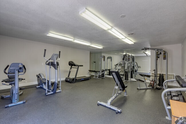 Fitness Area - Stoneridge Apartments